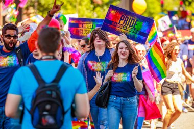 Portland, Oregon, Amerika Birleşik Devletleri - 17 Haziran 2018: Portland'ın 2018 gurur geçit topluluk çeşitlilik yansıtır.