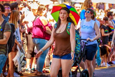 Portland, Oregon, Amerika Birleşik Devletleri - 17 Haziran 2018: Portland'ın 2018 gurur geçit topluluk çeşitlilik yansıtır.