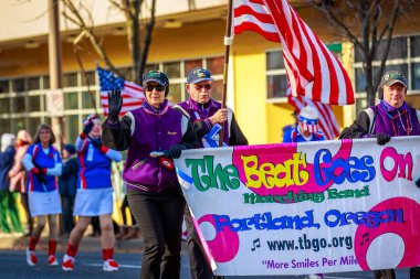Portland, Oregon, Amerika Birleşik Devletleri - 12 Kasım 2018: Beat gider üzerinde Marching Band yıllık Ross Hollywood Şapel Gaziler Günü geçit, kuzeydoğu Portland.