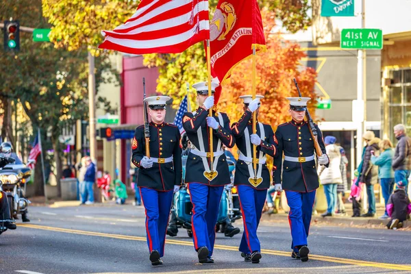 美国俄勒冈州波特兰 2018年11月12日 一年一度的罗斯好莱坞教堂退伍军人日游行 位于波特兰东北部 — 图库照片