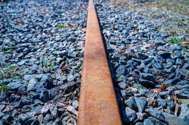 demiryolu üzerinde taşlar. Raylar gider. Doku