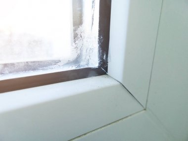 Pvc pencereler eski, kırık 