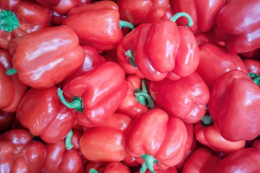 Bir sürü taze kırmızı biber. Arka plan. Doku