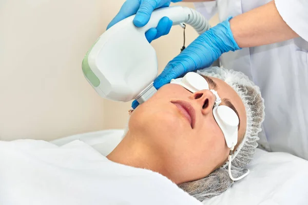 Láser Facial Rejuvenecimiento Piel Wome — Foto de Stock