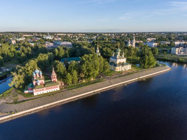 Başkalaşım Katedrali, kilise Dimitri Tsarevich kan üzerinde ve bütün Kremlin yukarıdan, Uglich, Rusya Federasyonu. Hava fotoğrafı