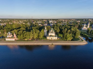 Başkalaşım Katedrali, kilise Dimitri Tsarevich kan üzerinde ve bütün Kremlin yukarıdan, Uglich, Rusya Federasyonu. Hava fotoğrafı