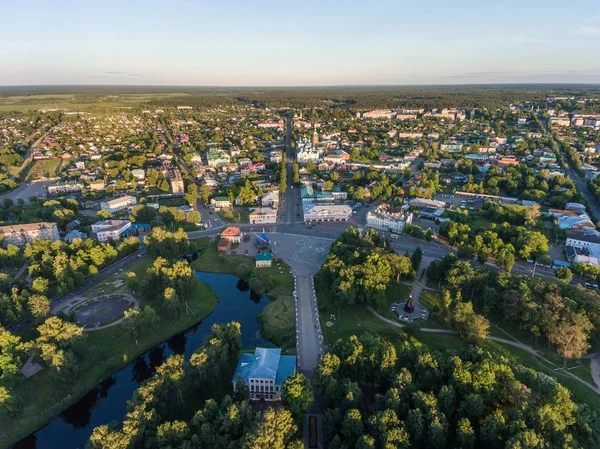 Аэрофотосъемка центральной площади, Углич, Россия — стоковое фото