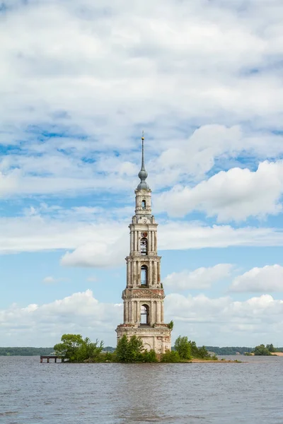 Kalyazinskaya 钟楼大教堂在水 一个被淹没的钟楼 Kalyazin Tver 俄罗斯 — 图库照片
