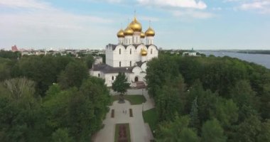 Varsayım Katedrali Yaroslavl City, Rusya Federasyonu hava ateş. Üstten görünüm, Katedral bir yaklaşım.