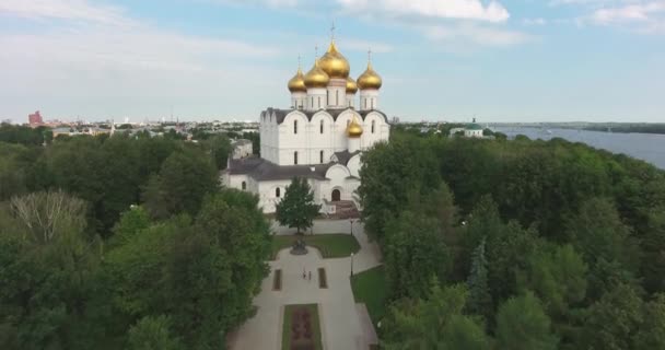 Tiro Aéreo Catedral Assunção Cidade Yaroslavl Rússia Vista Cima Aproxime — Vídeo de Stock