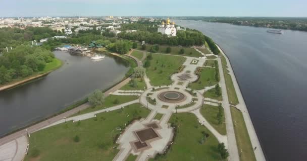 Ryssland Yaroslavl Golden Ring Strelka Park Och Assumption Katedralen Tidigt — Stockvideo