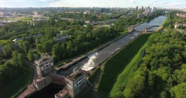 Moskova Chanel ve ağ geçitleri road, Moskova, Rusya yukarıda. Hava