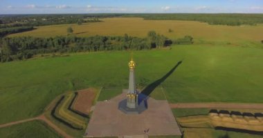 Borodino alan ve Rus askerleri - heroes Borodino Savaşı, Borodino, Rusya'nın ana Anıtı. Hava, Ultra Hd 4k Video