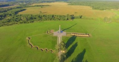 Borodino alan ve Rus askerleri - heroes Borodino Savaşı, Borodino, Rusya'nın ana Anıtı. Hava, Ultra Hd 4k Video