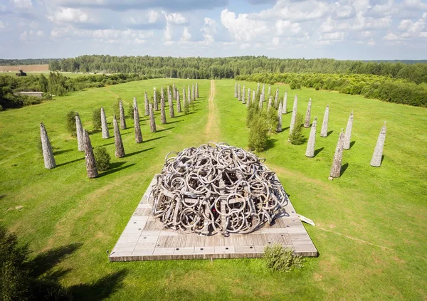 Sanat nesnesi Kaluga bölgesi Universal Mind. Nikola Lenivets, Rusya Federasyonu. Hava