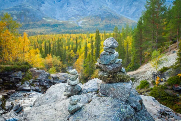 Figure Pyramide Pierres Dans Les Montagnes — Photo