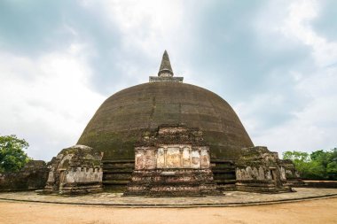 Sri Lanka, Kral Parakramabahu Sarayı kompleksi. Rankoth Vehera