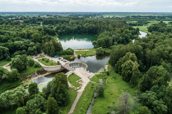 Yaropolets, Ryssland. Yaropoletskaya ges och Volokolamskiy waterfa — Stockfoto