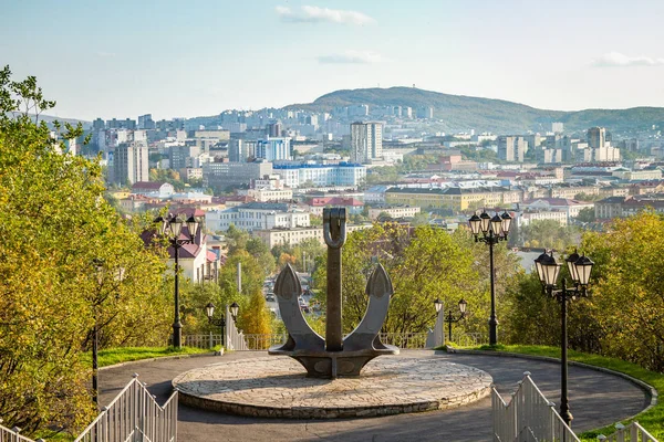 무르만스크, 러시아. 사망한 선원들을 추모하는 기념비 — 스톡 사진