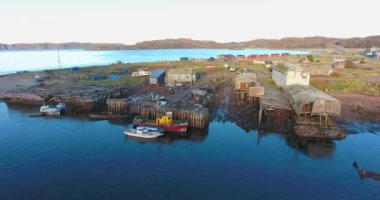 Teriberka mı? Murmansk bölgesi, Rusya. Kuzey Buz Denizi sahili. Uzak kuzeydeki köy. Hava