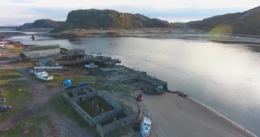 Teriberka mı? Murmansk bölgesi, Rusya. Kuzey Buz Denizi sahili. Uzak kuzeydeki köy. Hava