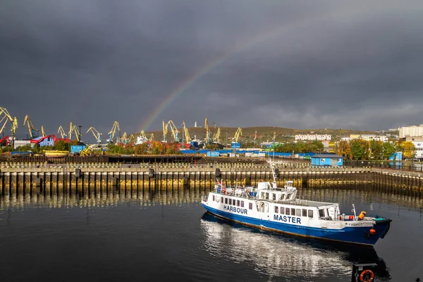 Arcobaleno nel porto — Foto Stock