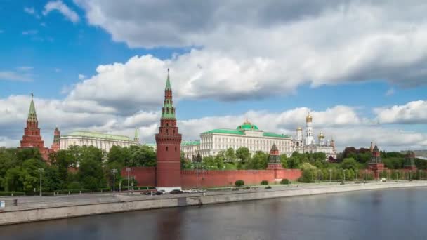 克里姆林宫 莫斯科 俄罗斯 时间流逝4K莫斯科新闻背景 从莫斯科河上的一座桥上可以看到克里姆林宫的最佳景象 60Fps版本 — 图库视频影像