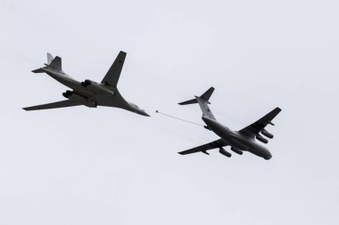 9 Mayıs 2020 'de Moskova' da Zafer Günü askeri geçidi. Rus askeri kuvvetleri Moskova üzerinde