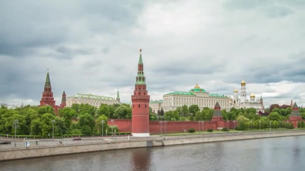 러시아 모스크바의 크렘린입니다 클래식 모스크바 다리에서 크렘린의 모습이 보입니다 — 비디오