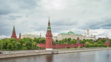 Kremlin, Moskova, Rusya. Resmi Klasik Görünüm. Moskova Nehri üzerindeki bir köprüden Kremlin 'in en iyi manzarası..