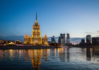 Moskova, Rusya. Radisson Collection Hotel (Ukrayna Oteli) - Geceleri Stalinist gökdelenlerden biri