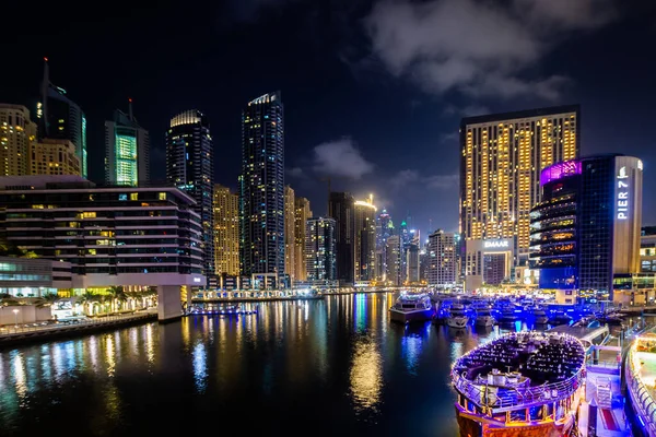 2020 Dubai Eau Dubai Marina Baía Aterro Porto Iates Noite — Fotografia de Stock