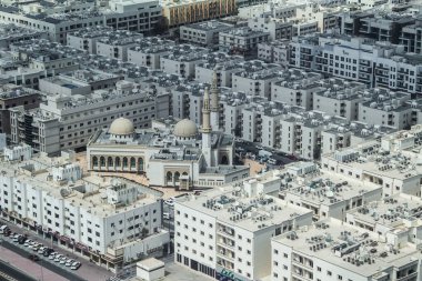 Dubai şehri ve El Rahma Mescid, yukarıdan El Karama bölgesi, Birleşik Arap Emirlikleri