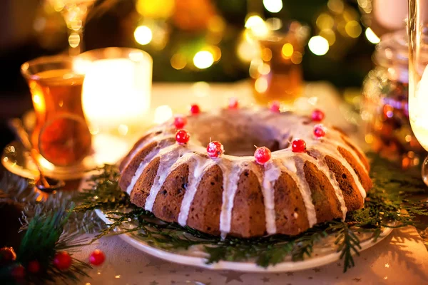 Traditioneller Weihnachtskuchen Mit Trockenfrüchten Rosinen Und Nüssen — Stockfoto