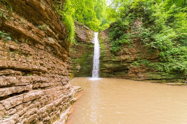 şelale kızlık tükürük veya dize
