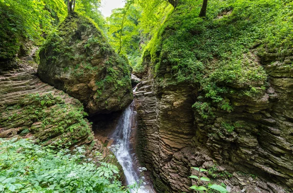 Rufabgo kalbinde şelale