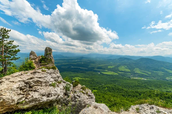 Lanet olası parmak kaya