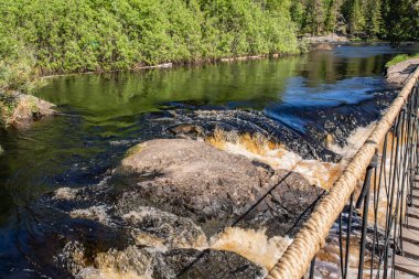 Tahmajoki nehir Ladoga Gölü Göl Ruokoyarvi akar. Nehir birçok rapids ve nehir tarifsiz güzellik vermek küçük şelaleler vardır. Karelya. Rusya.