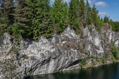 Ruskeala dağın Park - araştırma bir asırlık öyküsü. Vahşi doğal mermer tarifsiz güzellik. Karelya. Rusya.