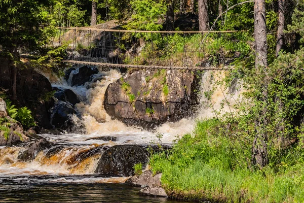 Tahmajoki nehir Ladoga Gölü Göl Ruokoyarvi akar. Nehir birçok rapids ve nehir tarifsiz güzellik vermek küçük şelaleler vardır. Karelya. Rusya.