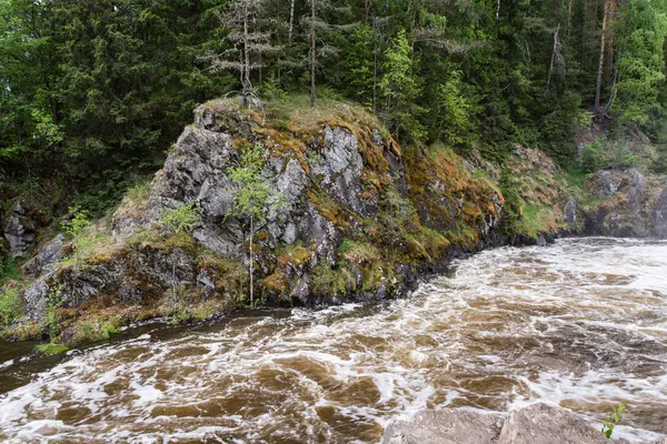 Wasserströme Rauschen Zwischen Den Felsen Hindurch Weißer Schaum Und Sprühnebel — Stockfoto