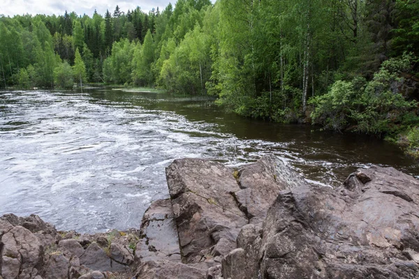 Kör Strömmar Vatten Rush Mellan Stenarna Vitt Skum Och Spray — Stockfoto