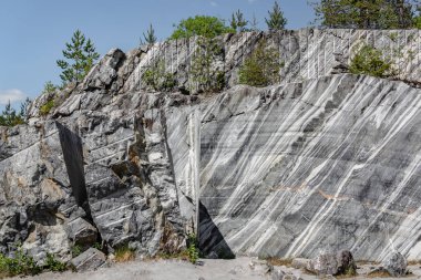 Ruskeala dağın Park - araştırma bir asırlık öyküsü. Vahşi doğal mermer tarifsiz güzellik. Karelya. Rusya.