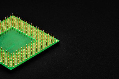 Bir kişisel bilgisayar için işlemci anakart üzerinde aygıtlara bağlanmak için birçok pimleri vardır. Altın kaplama kişiler