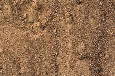 Kırmızı granitten kum. Küçük taş kalıntıları