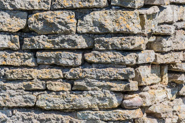 De oude muur van grijze stenen — Stockfoto