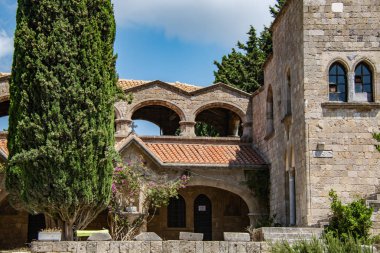 Filerimos tepesindeki antik tapınak kalıntıları