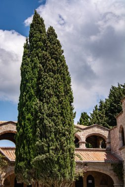 Filerimos tepesindeki antik tapınak kalıntıları