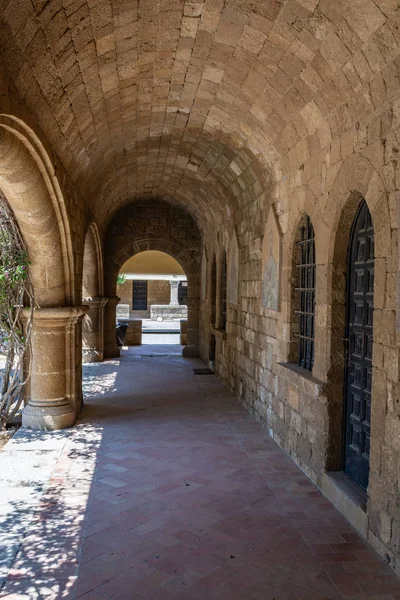 Ruines d'anciens temples sur la colline des Filerimos — Photo