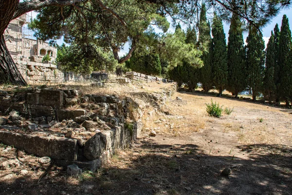 Ruines d'anciens temples sur la colline des Filerimos — Photo